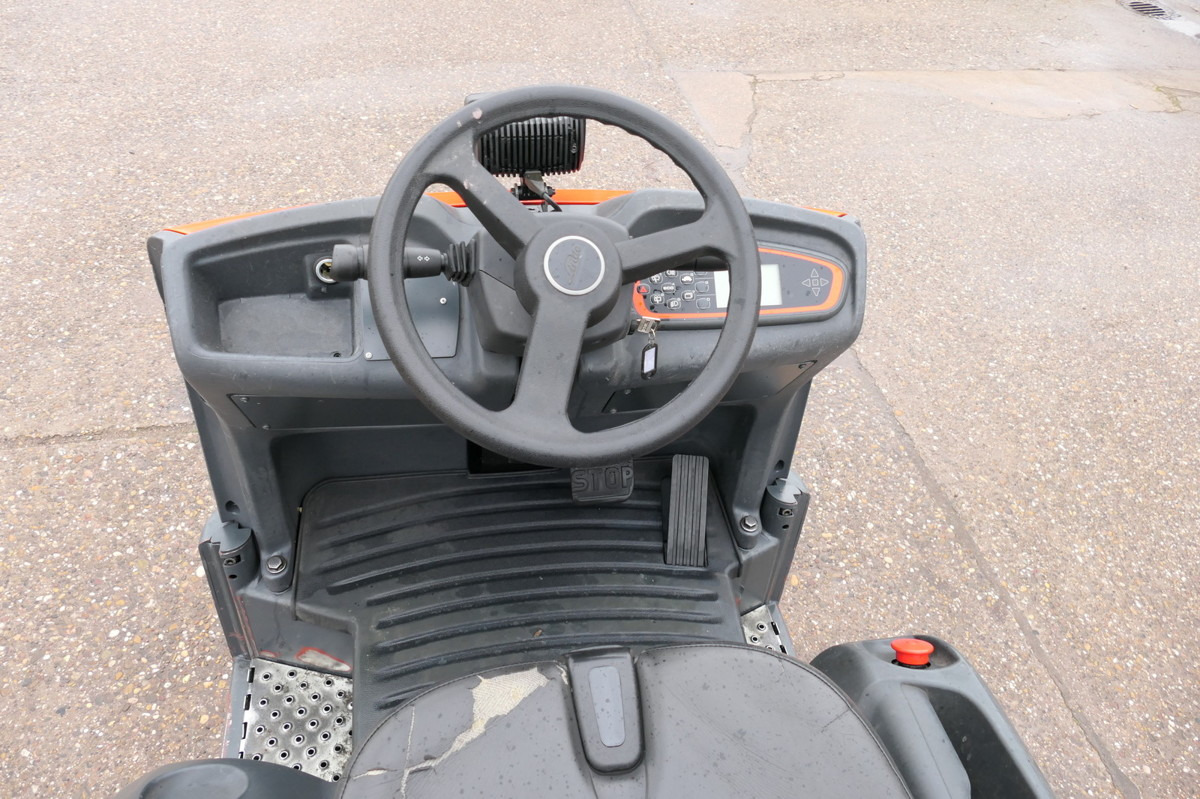 Tow tractor LINDE P 60 Z Schlepper Batterie 40/2020 3-Rad: picture 6 Tow tractor LINDE P 60 Z Schlepper Batterie 40/2020 3-Rad: picture 6