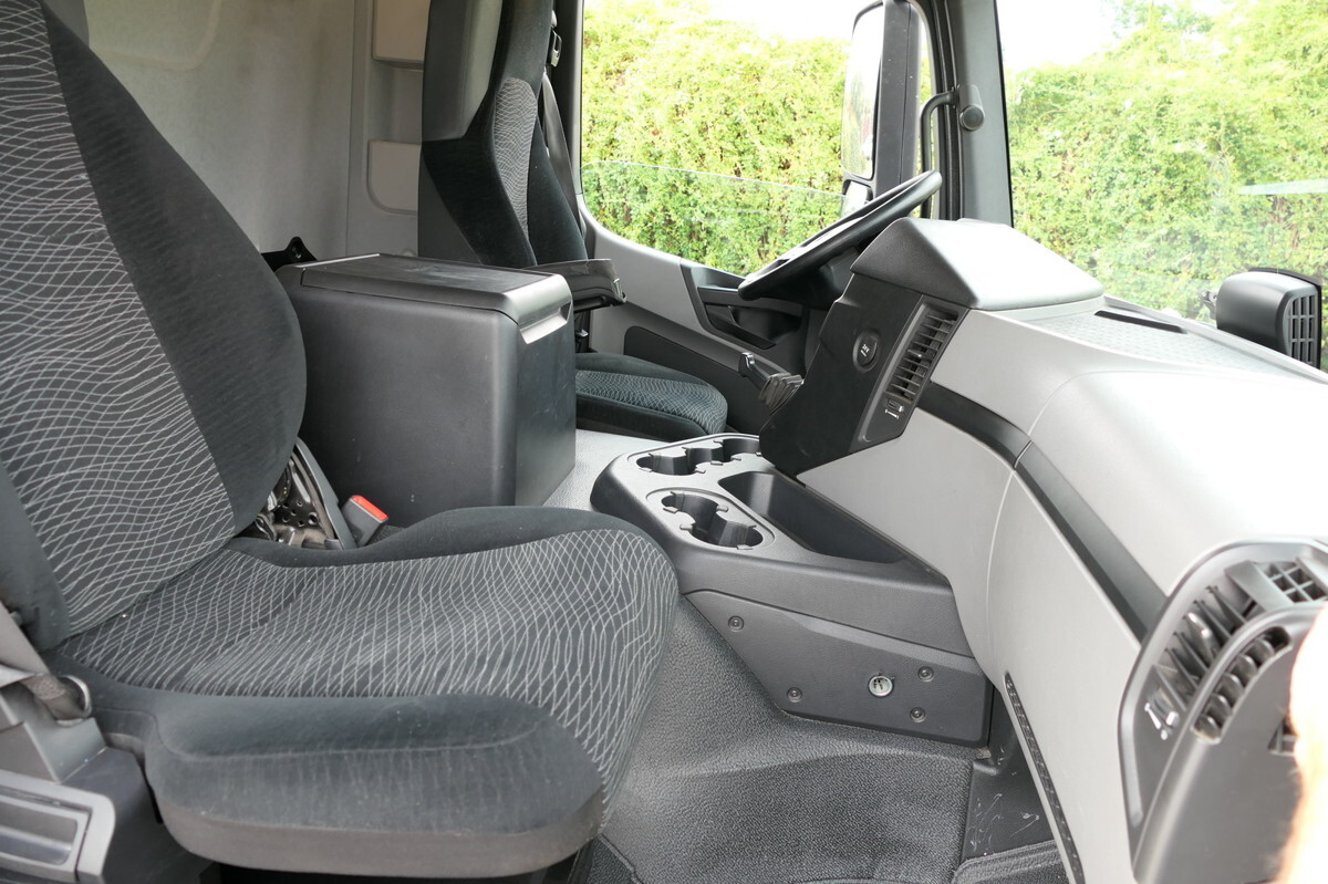 Dropside/ Flatbed truck, Crane truck MERCEDES-BENZ Antos 2540 L KLIMA Palfinger-Kran PK15001L Lenka: picture 8