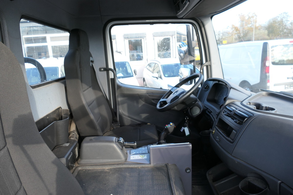 Interior photo 1: Container transporter/ Swap body truck MERCEDES-BENZ Kamag Wiesel WBH 25 E4-D Interior photo 1: Container transporter/ Swap body truck MERCEDES-BENZ Kamag Wiesel WBH 25 E4-D
