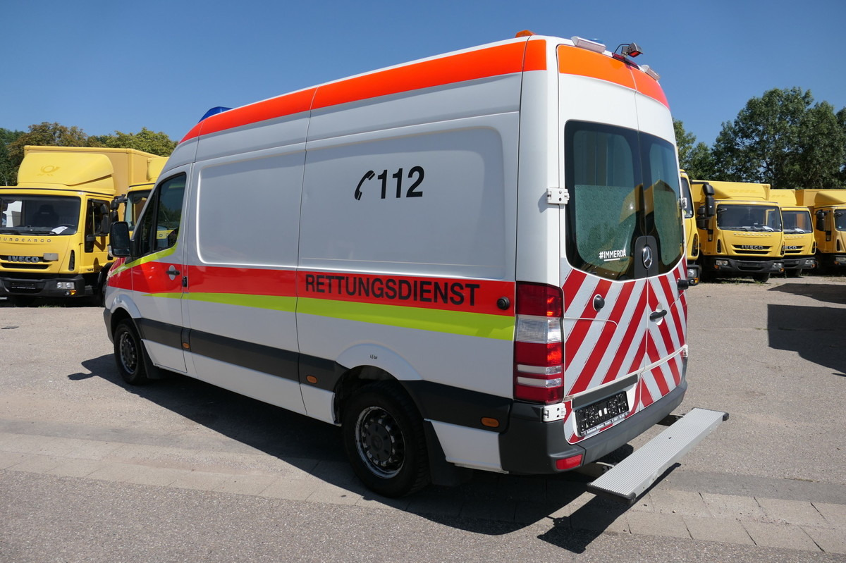 MERCEDES-BENZ Sprinter 316 CDI Klima Rettungswagen - Ambulance: picture 4 MERCEDES-BENZ Sprinter 316 CDI Klima Rettungswagen - Ambulance: picture 4