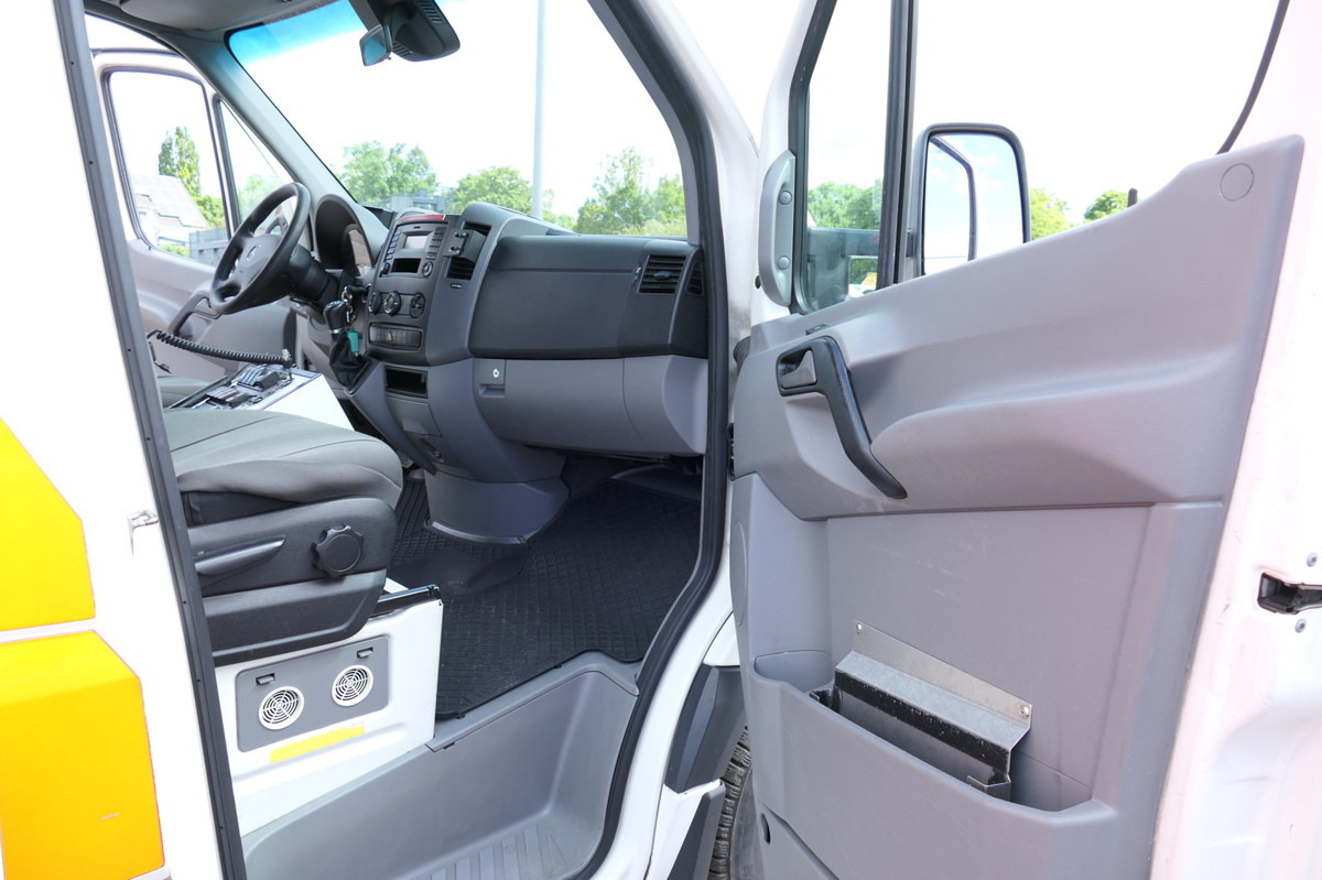 Ambulance MERCEDES-BENZ Sprinter 519 CDI Klima Krankenwagen Fahrtec Aufb: picture 11 Ambulance MERCEDES-BENZ Sprinter 519 CDI Klima Krankenwagen Fahrtec Aufb: picture 11