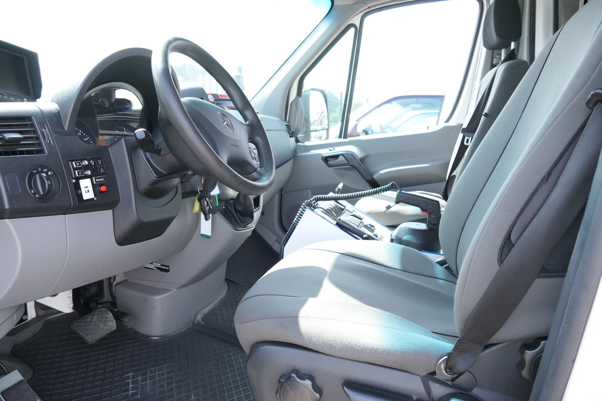 Ambulance MERCEDES-BENZ Sprinter 519 CDI Klima Krankenwagen Fahrtec Aufb: picture 7 Ambulance MERCEDES-BENZ Sprinter 519 CDI Klima Krankenwagen Fahrtec Aufb: picture 7