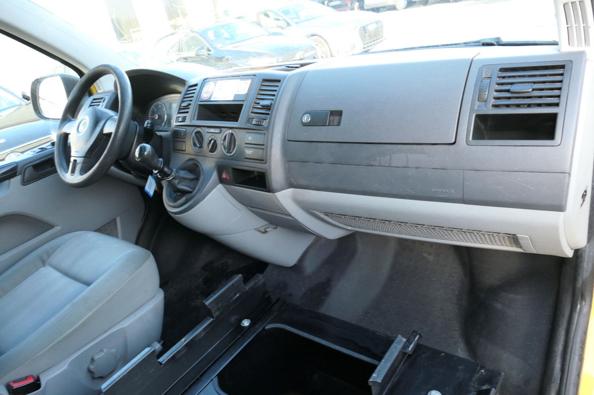 Interior photo 1: Small van VW T5 Transporter 2.0 TDI EURO-5 CoC 2xSCHIEBETÜR P Interior photo 1: Small van VW T5 Transporter 2.0 TDI EURO-5 CoC 2xSCHIEBETÜR P