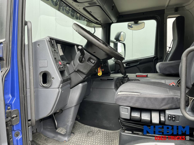 Scania P270 - 343.938km - 3 front seats - Box truck: picture 3 Scania P270 - 343.938km - 3 front seats - Box truck: picture 3