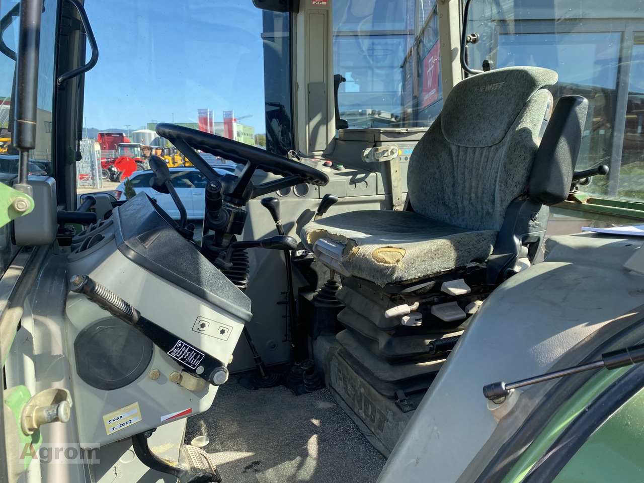 Farm tractor Fendt Farmer 307 C: picture 11