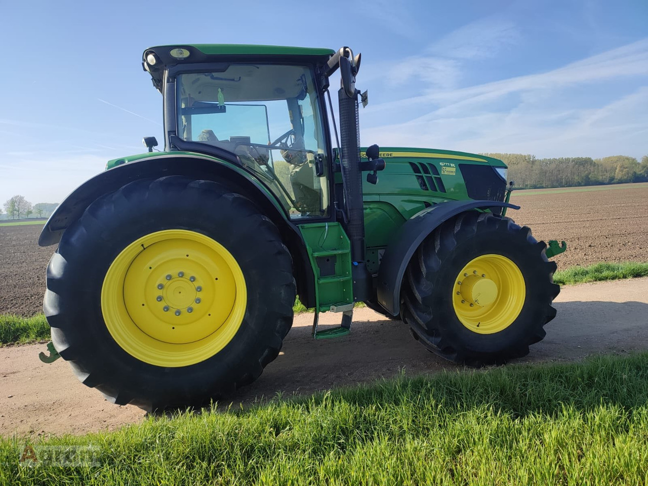 John Deere 6190R - Farm tractor: picture 5 John Deere 6190R - Farm tractor: picture 5