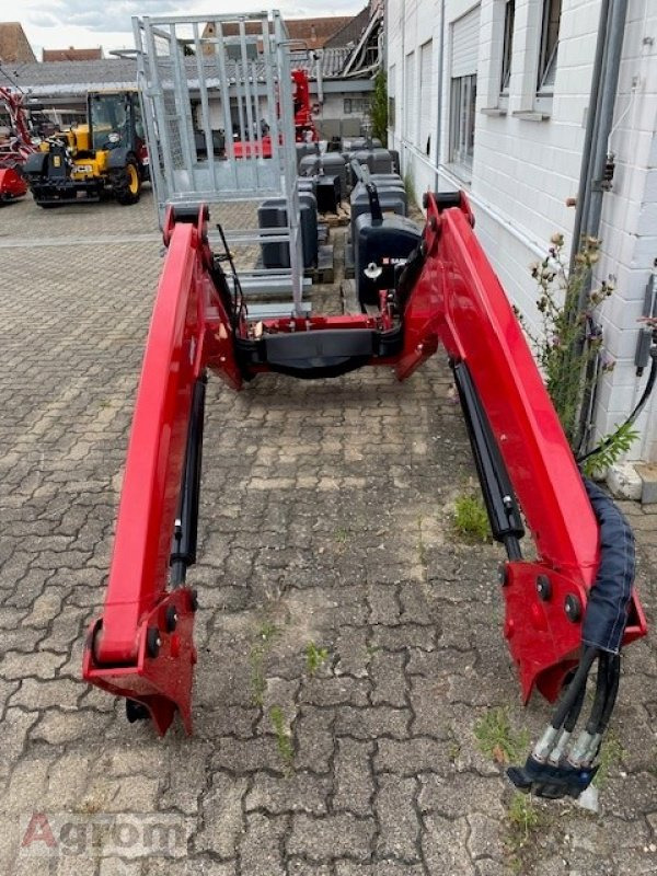 Massey Ferguson 4327 - Front loader for tractor: picture 3 Massey Ferguson 4327 - Front loader for tractor: picture 3
