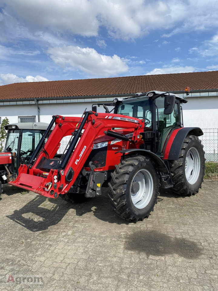 Massey Ferguson 5711 M DYNA-4 - Farm tractor: picture 4 Massey Ferguson 5711 M DYNA-4 - Farm tractor: picture 4