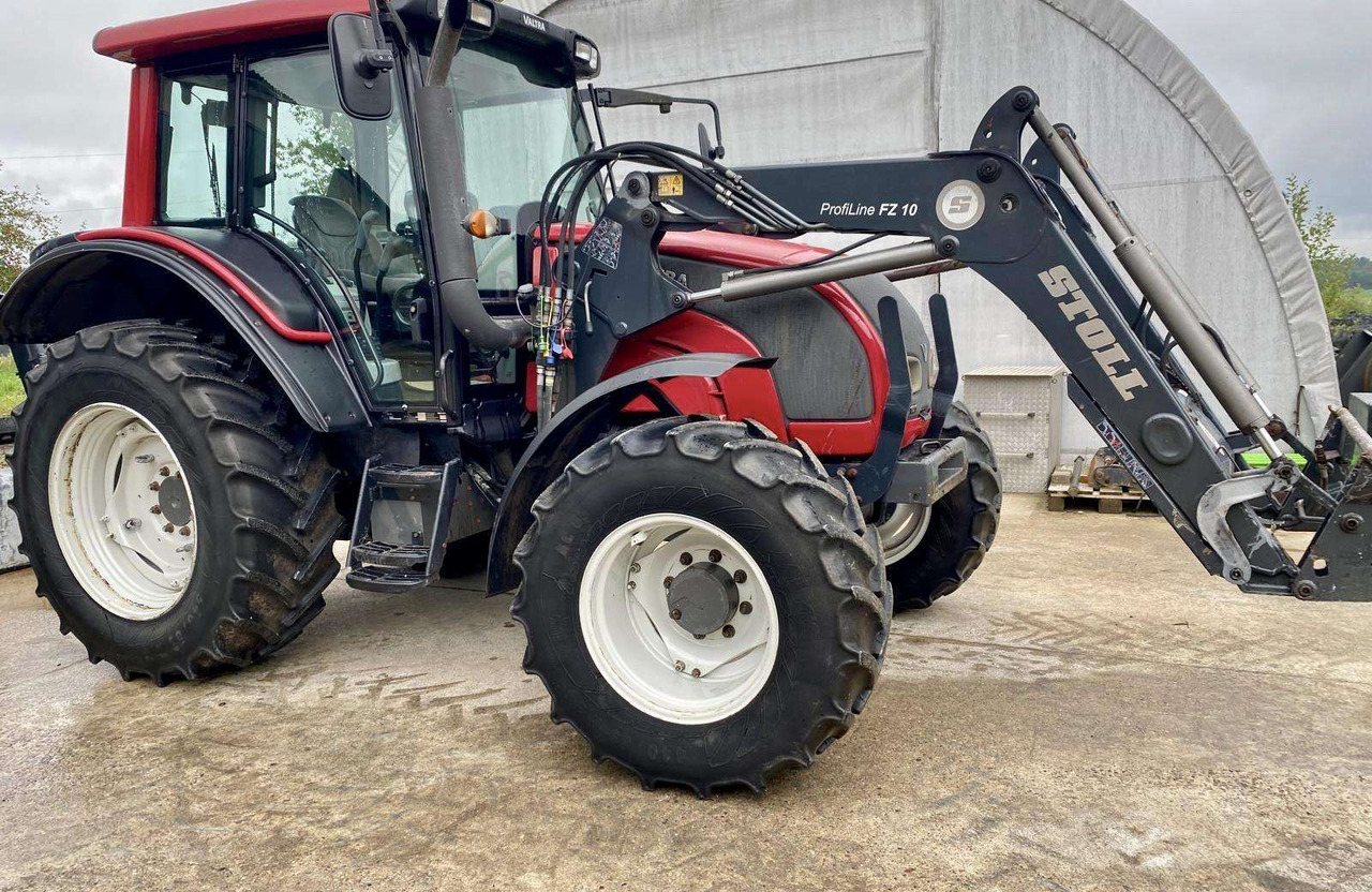 Valtra N101H su front. krautuvu - Farm tractor: picture 1 Valtra N101H su front. krautuvu - Farm tractor: picture 1