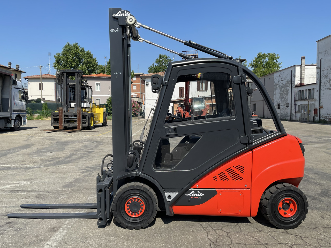 LINDE H 25 D - Diesel forklift: picture 2 LINDE H 25 D - Diesel forklift: picture 2