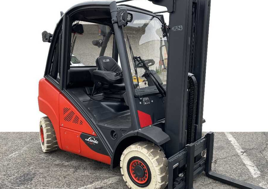 Linde H 25 D-02 - Diesel forklift: picture 1 Linde H 25 D-02 - Diesel forklift: picture 1