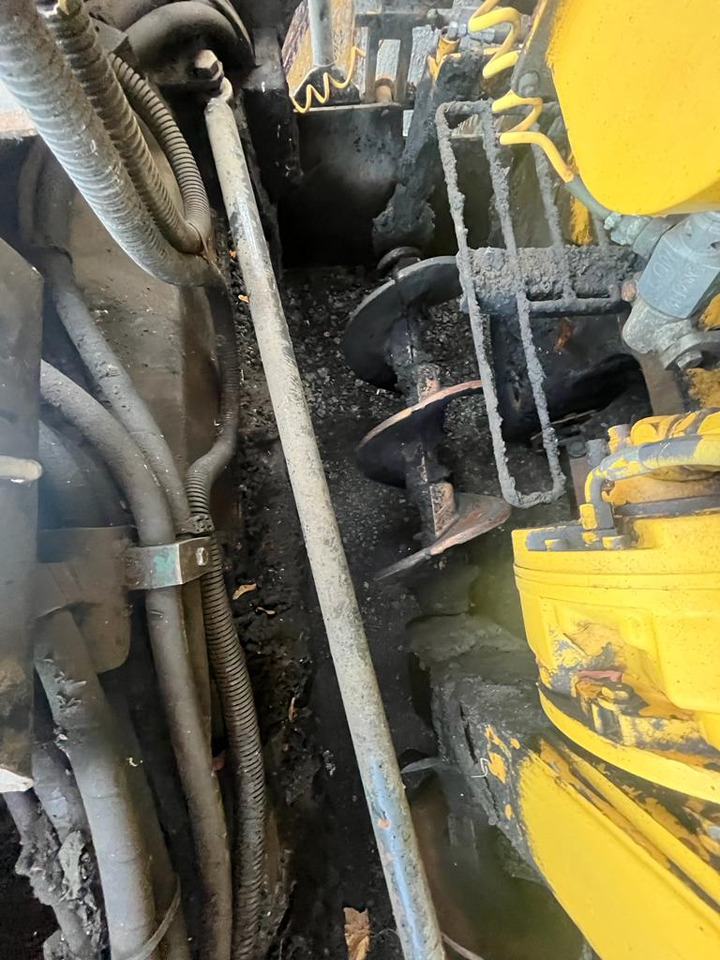 Asphalt paver Caterpillar AP600: picture 7