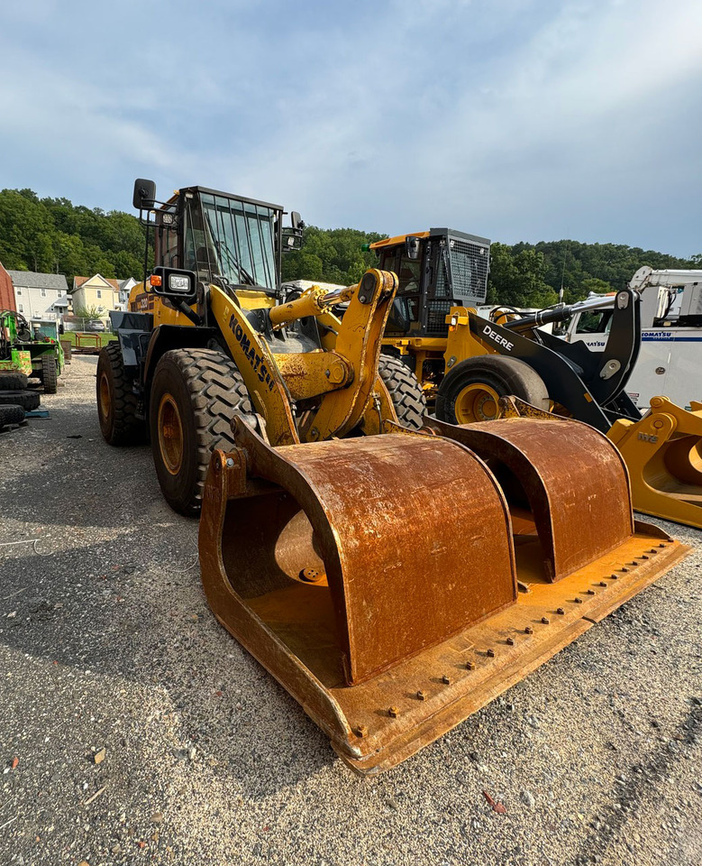 Komatsu WA320-8 - Wheel loader: picture 3 Komatsu WA320-8 - Wheel loader: picture 3