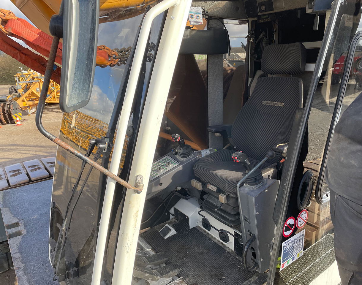 Crawler crane Liebherr LR 1130: picture 7