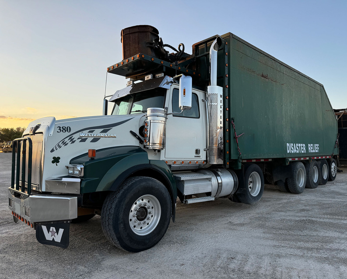 Western Star W4900 SB - Garbage truck: picture 3 Western Star W4900 SB - Garbage truck: picture 3