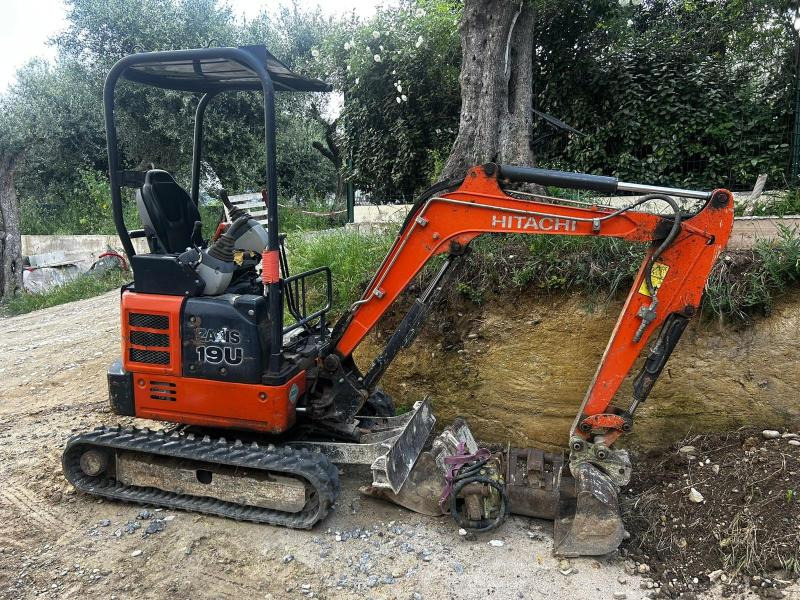 Hitachi zx19 - Mini excavator: picture 1 Hitachi zx19 - Mini excavator: picture 1
