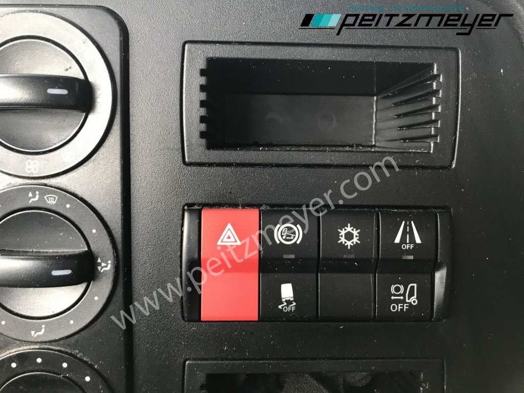 Curtainsider truck MERCEDES-BENZ Atego 818 L Pritsche+LBW, Klima, 2 x AHK: picture 12 Curtainsider truck MERCEDES-BENZ Atego 818 L Pritsche+LBW, Klima, 2 x AHK: picture 12