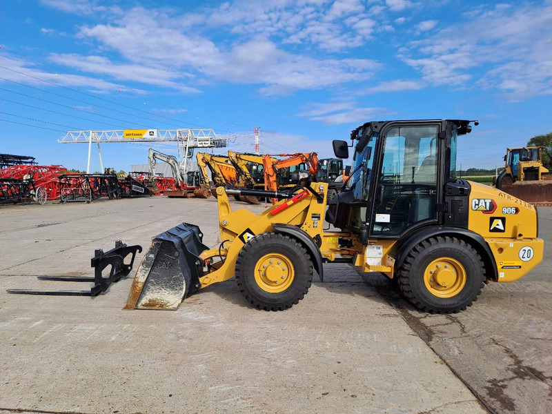 Cat 906 (Bucket + Forks) - Wheel loader: picture 1 Cat 906 (Bucket + Forks) - Wheel loader: picture 1