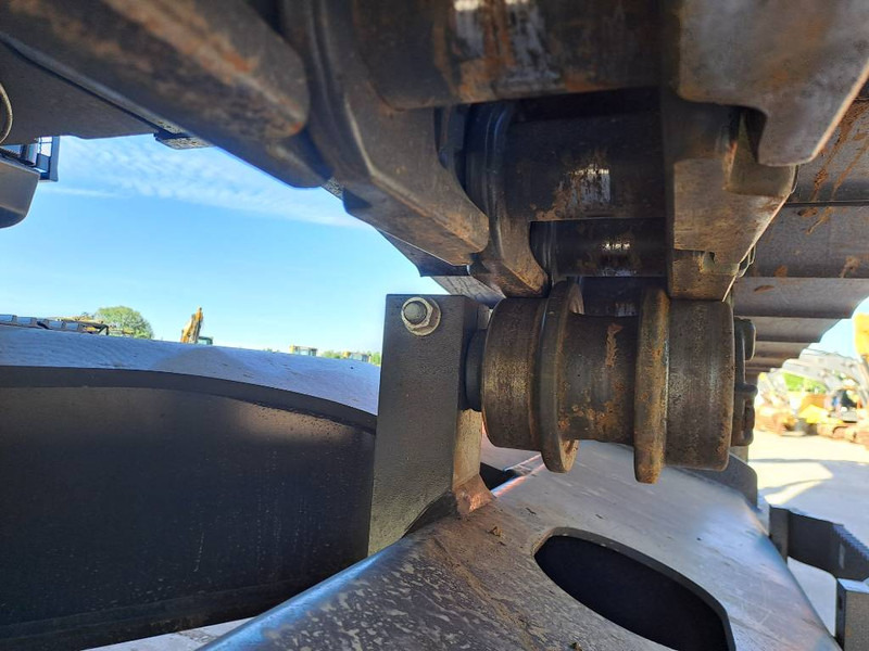 Crawler excavator Develon DX 300 LC-7LC-7M (4 Pieces available): picture 13
