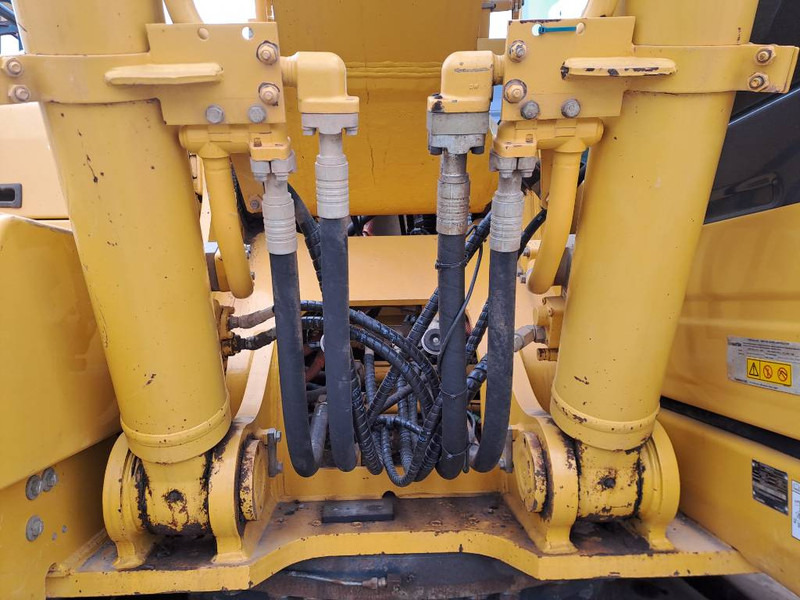 Crawler excavator Komatsu HB365LC-3: picture 10