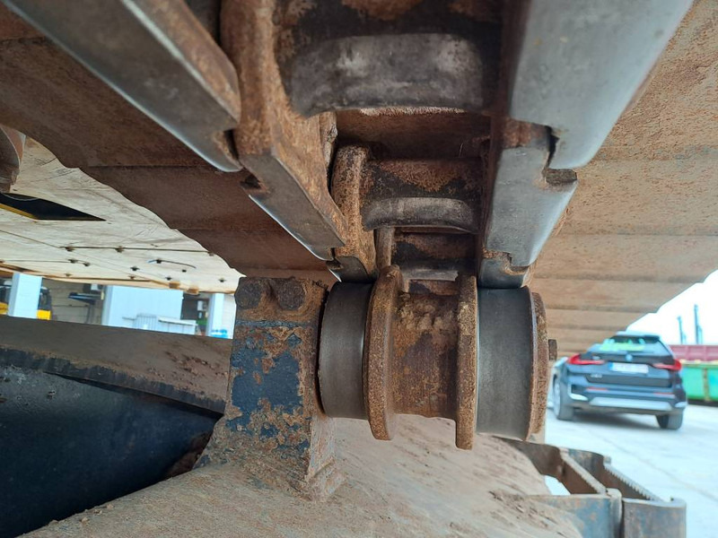 Crawler excavator Komatsu HB365LC-3: picture 14