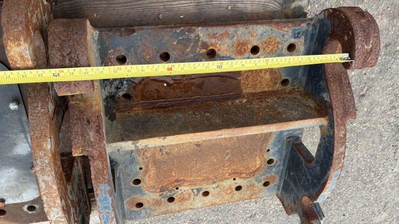 CATERPILLAR CW40 CW30 top bracket - Quick coupler for Excavator: picture 3 CATERPILLAR CW40 CW30 top bracket - Quick coupler for Excavator: picture 3