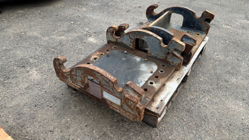 CATERPILLAR CW40 CW30 top bracket - Quick coupler for Excavator: picture 4 CATERPILLAR CW40 CW30 top bracket - Quick coupler for Excavator: picture 4