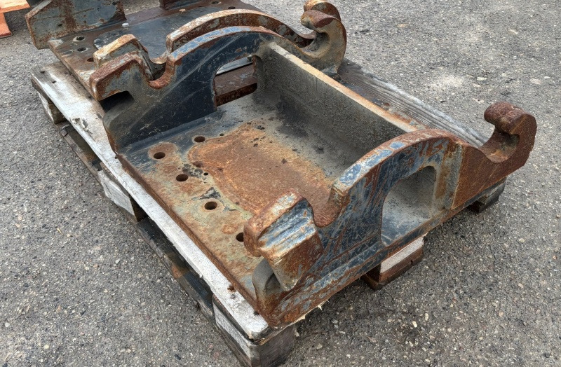 CATERPILLAR CW40 CW30 top bracket - Quick coupler for Excavator: picture 1 CATERPILLAR CW40 CW30 top bracket - Quick coupler for Excavator: picture 1