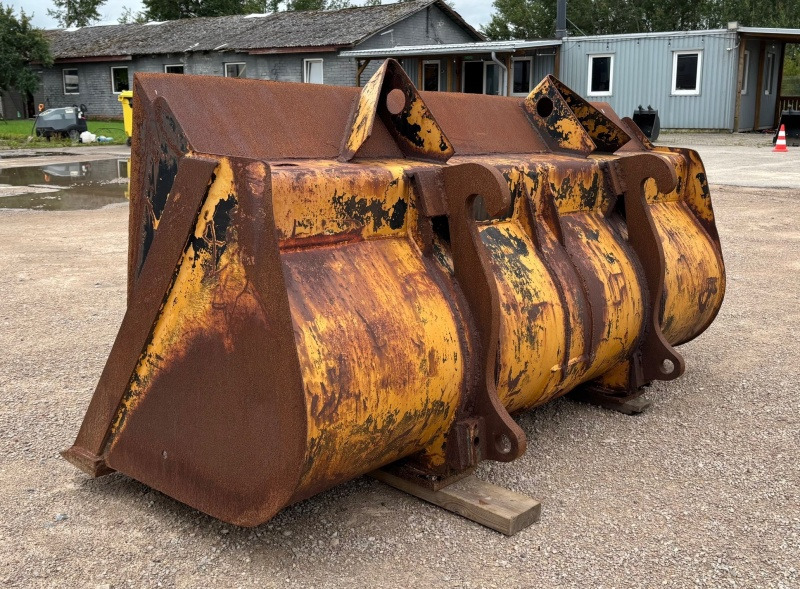 Volvo BM 2400mm - Loader bucket for Wheel loader: picture 5 Volvo BM 2400mm - Loader bucket for Wheel loader: picture 5