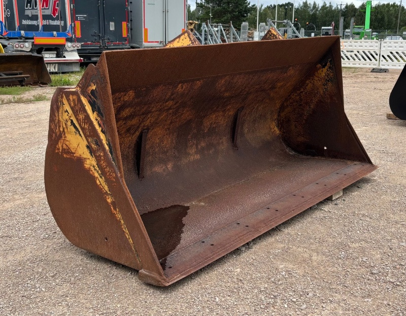 Volvo BM 2400mm - Loader bucket for Wheel loader: picture 1 Volvo BM 2400mm - Loader bucket for Wheel loader: picture 1