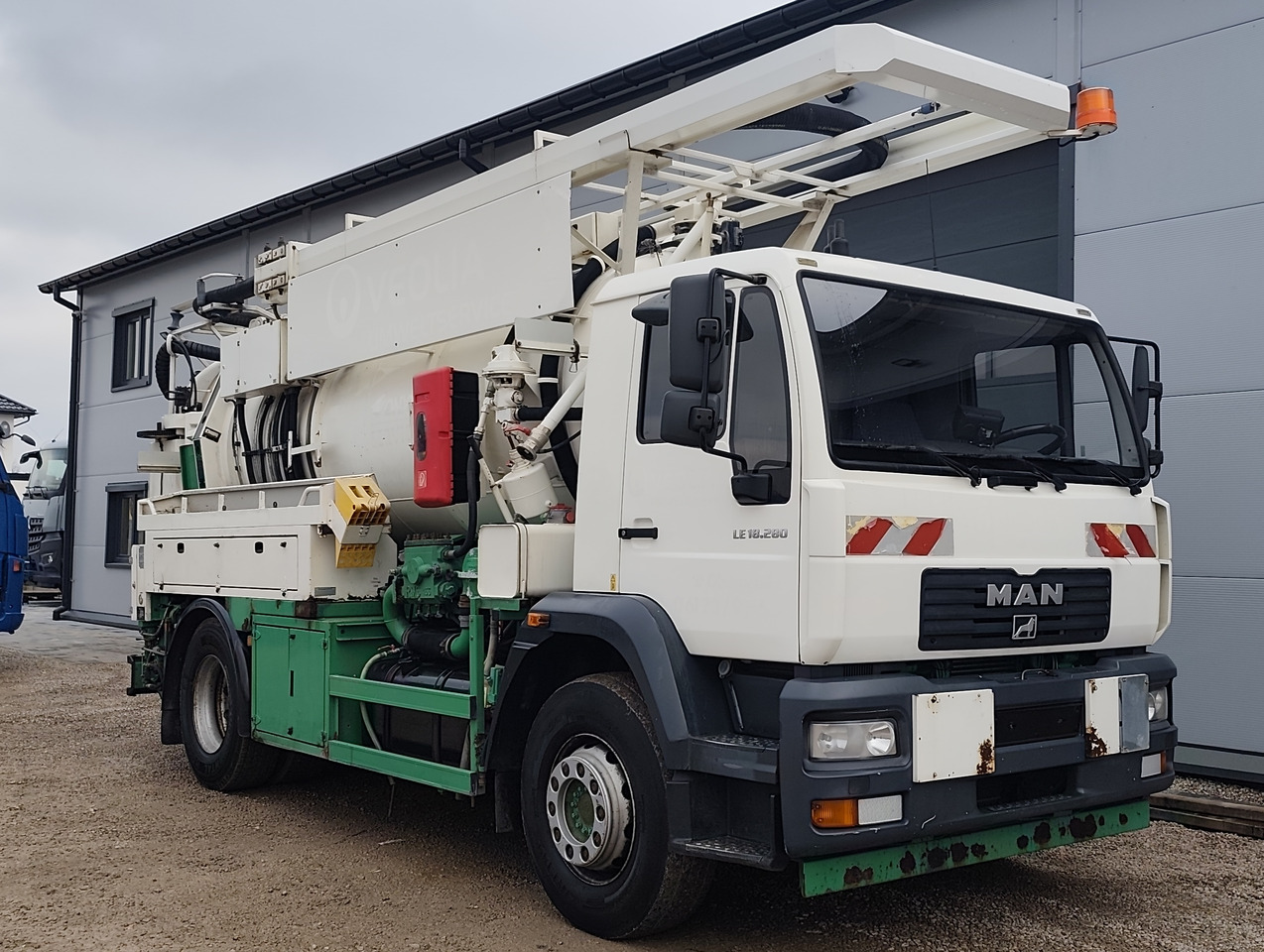 MAN MULLER - Vacuum truck: picture 4 MAN MULLER - Vacuum truck: picture 4