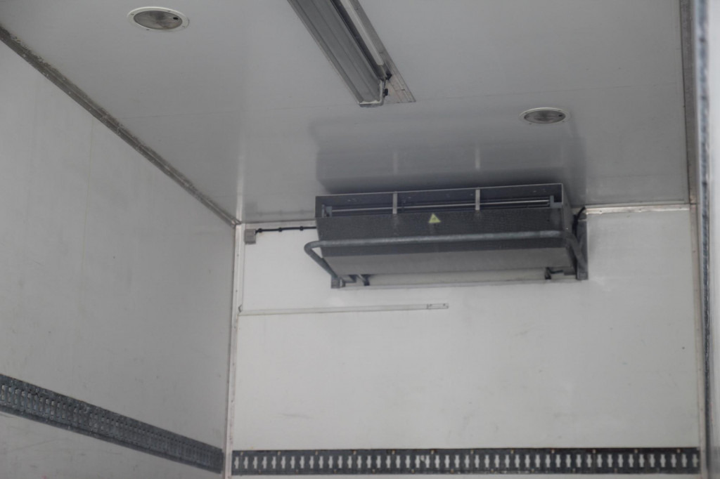 Refrigerator truck Renault Midlum 220 E5 CS 850 Strom LBW Seiten Tür FRC: picture 15