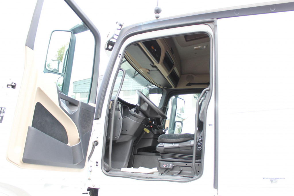 Mercedes-Benz Actros 1843 E6   ACC   LDW   Vollspoiler - Tractor unit: picture 2 Mercedes-Benz Actros 1843 E6   ACC   LDW   Vollspoiler - Tractor unit: picture 2