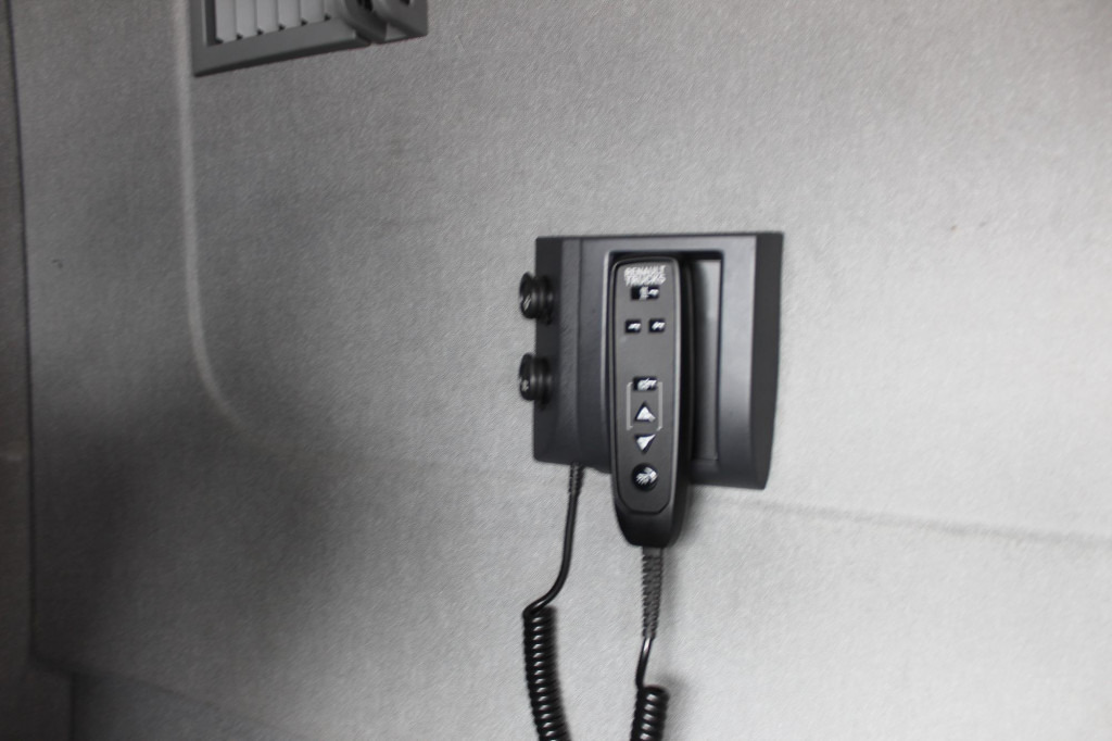 Renault T 480 E6   ACC   LDW   Kühlbox   Vollspoiler - Tractor unit: picture 4 Renault T 480 E6   ACC   LDW   Kühlbox   Vollspoiler - Tractor unit: picture 4