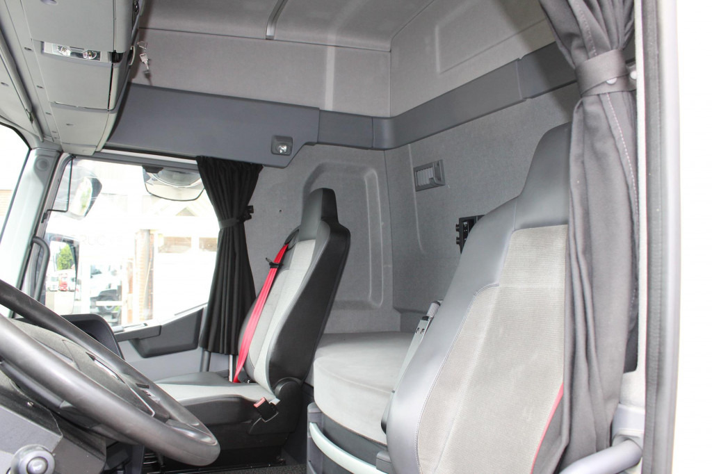 Renault T 480 E6   ACC   LDW   Kühlbox   Vollspoiler - Tractor unit: picture 2 Renault T 480 E6   ACC   LDW   Kühlbox   Vollspoiler - Tractor unit: picture 2