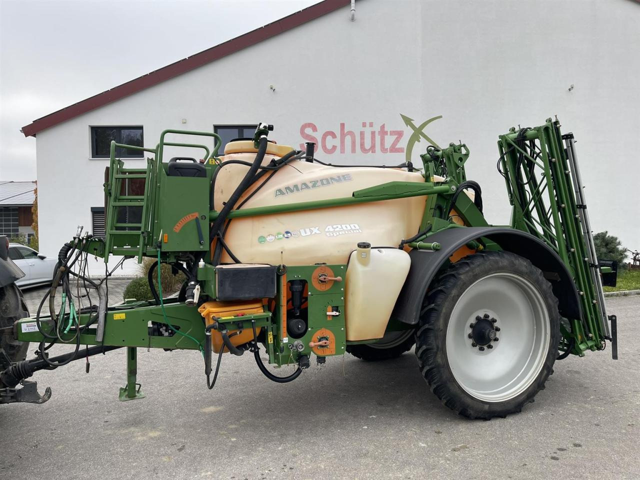 Amazone UX 4200 Special - Trailed sprayer: picture 1 Amazone UX 4200 Special - Trailed sprayer: picture 1