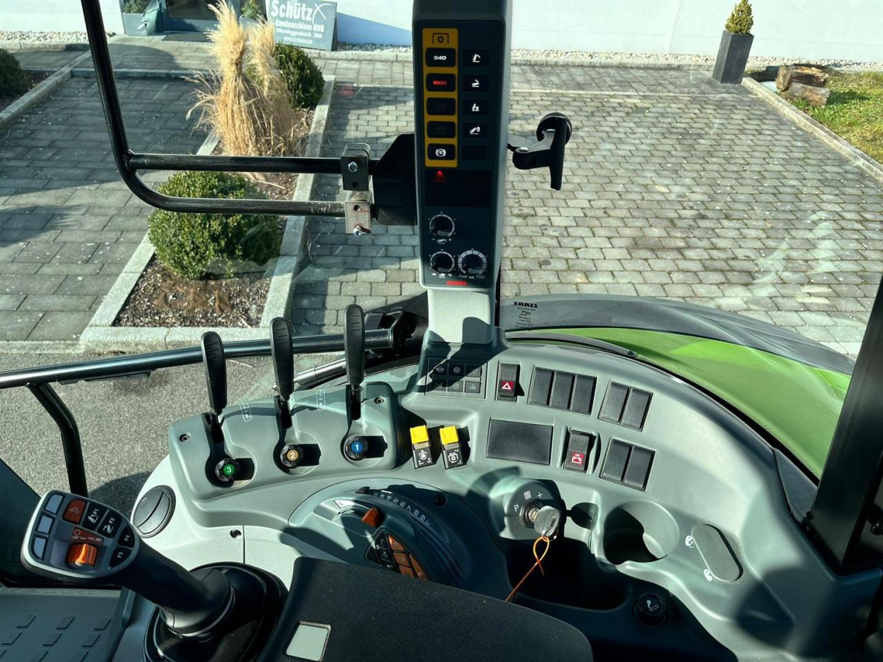 Farm tractor CLAAS Arion 420 Cis, Frontzapfwelle und Frontkraftheber: picture 20