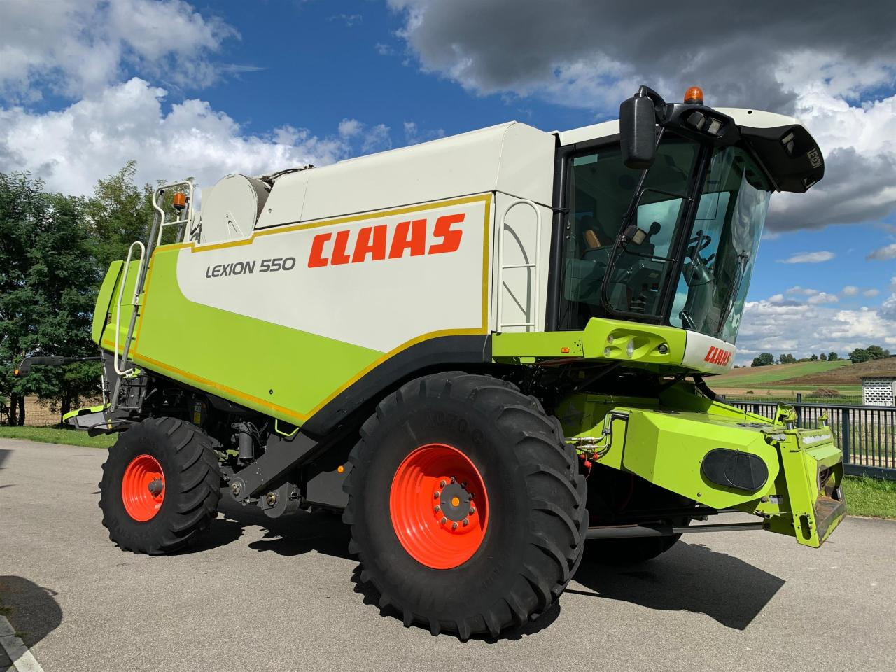 CLAAS Lexion 550 mit Schneidwerk V660, 3D und Klimaautomatik, gepflegter Zustand, Baujahr 2009 - Combine harvester: picture 3 CLAAS Lexion 550 mit Schneidwerk V660, 3D und Klimaautomatik, gepflegter Zustand, Baujahr 2009 - Combine harvester: picture 3