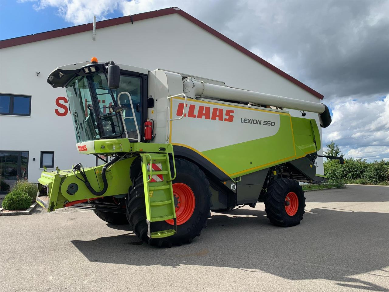 CLAAS Lexion 550 mit Schneidwerk V660, 3D und Klimaautomatik, gepflegter Zustand, Baujahr 2009 - Combine harvester: picture 2 CLAAS Lexion 550 mit Schneidwerk V660, 3D und Klimaautomatik, gepflegter Zustand, Baujahr 2009 - Combine harvester: picture 2
