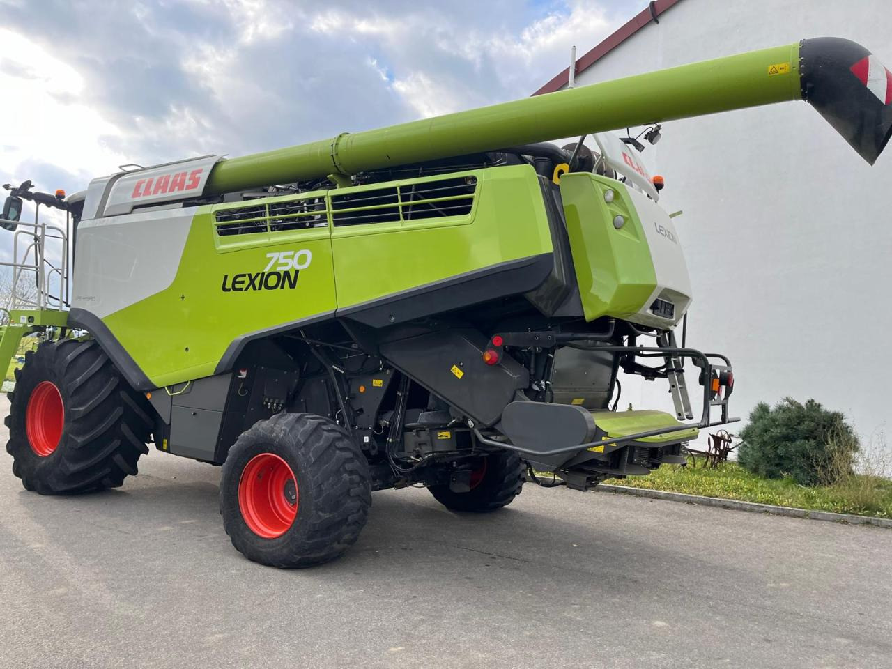 CLAAS Lexion 750 V-Kanal 3D, Baujahr 2017, 30kmh - Combine harvester: picture 2 CLAAS Lexion 750 V-Kanal 3D, Baujahr 2017, 30kmh - Combine harvester: picture 2