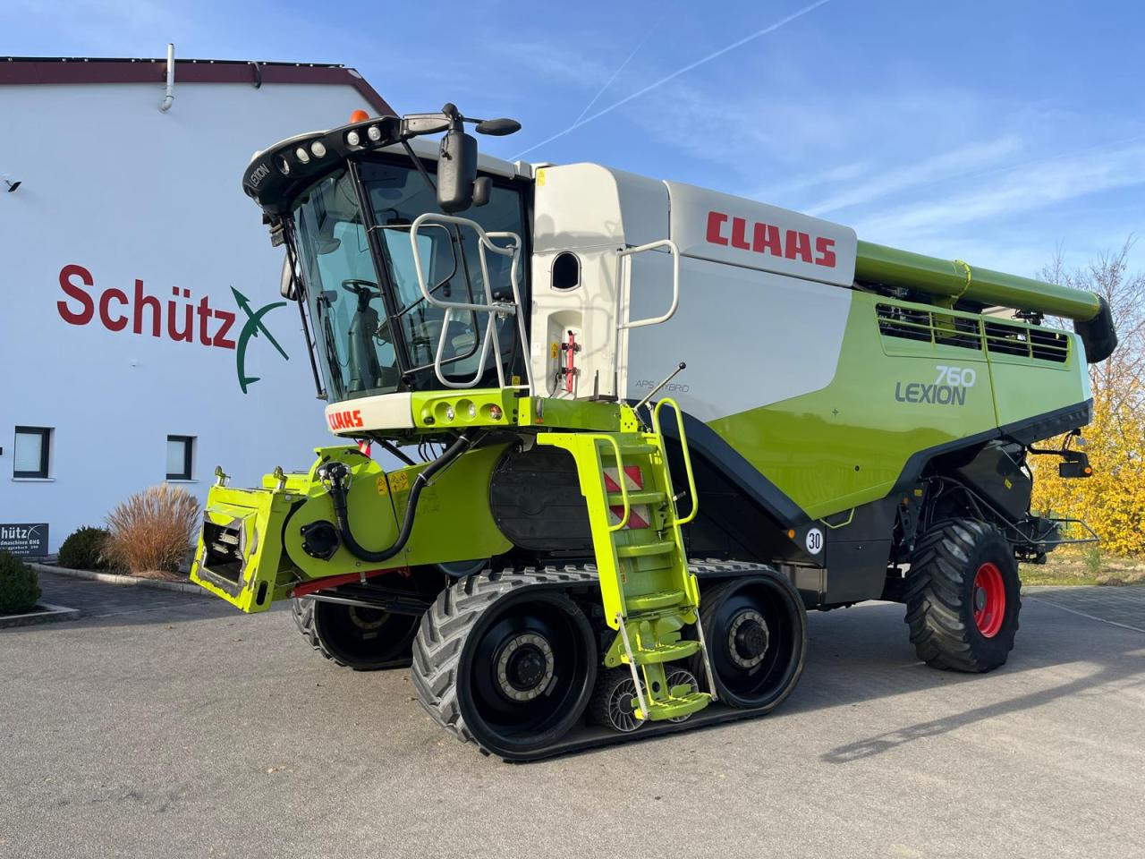 CLAAS Lexion 760TT mt SW V900, 3D, Laserpilot, APS - Combine harvester: picture 1 CLAAS Lexion 760TT mt SW V900, 3D, Laserpilot, APS - Combine harvester: picture 1