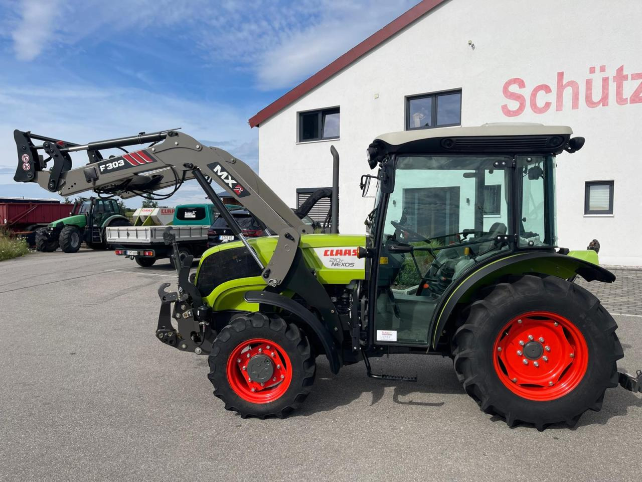 CLAAS Nexos 210 mit Frontlader und FZW, 236Bh, NEUWERTIG! - Farm tractor: picture 2 CLAAS Nexos 210 mit Frontlader und FZW, 236Bh, NEUWERTIG! - Farm tractor: picture 2