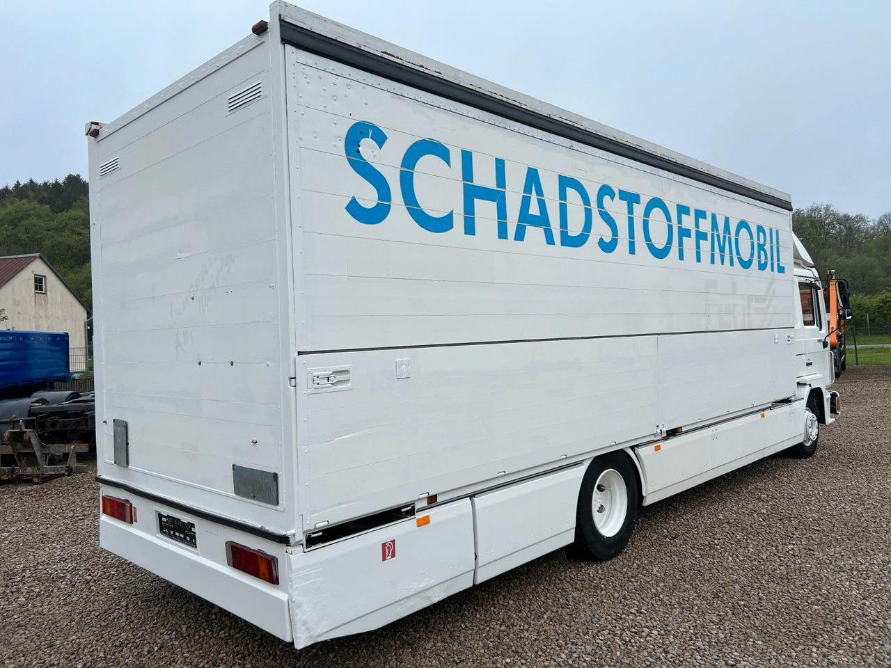 MAN 14.272 Schwenkwand / Schadstoffmobil MAN 14.272 Schwenkwand / Schadstoffmobil - Beverage truck: picture 2 MAN 14.272 Schwenkwand / Schadstoffmobil MAN 14.272 Schwenkwand / Schadstoffmobil - Beverage truck: picture 2