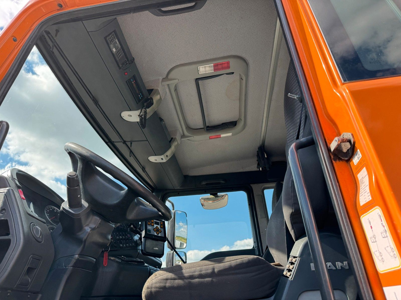 MAN TGA 18.350 4x4 Meiler Abroller RK 14.45 Winterd. - Hook lift truck: picture 5 MAN TGA 18.350 4x4 Meiler Abroller RK 14.45 Winterd. - Hook lift truck: picture 5