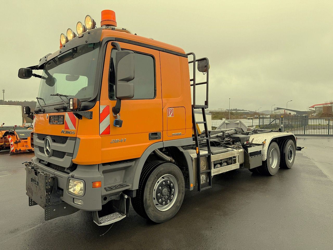 Mercedes-Benz Actros 2841L 6x2 Kranhydraulik Multilift Winterd - Hook lift truck: picture 1 Mercedes-Benz Actros 2841L 6x2 Kranhydraulik Multilift Winterd - Hook lift truck: picture 1