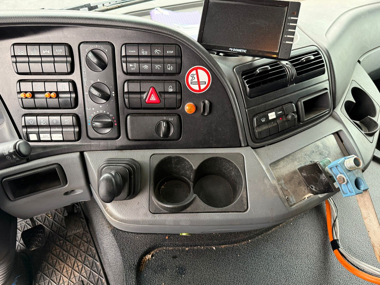 Mercedes-Benz Actros 2841L 6x2 Kranhydraulik Multilift Winterd - Hook lift truck: picture 4 Mercedes-Benz Actros 2841L 6x2 Kranhydraulik Multilift Winterd - Hook lift truck: picture 4