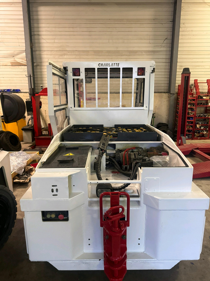 Charlatte 2012 - Baggage tractor: picture 5 Charlatte 2012 - Baggage tractor: picture 5