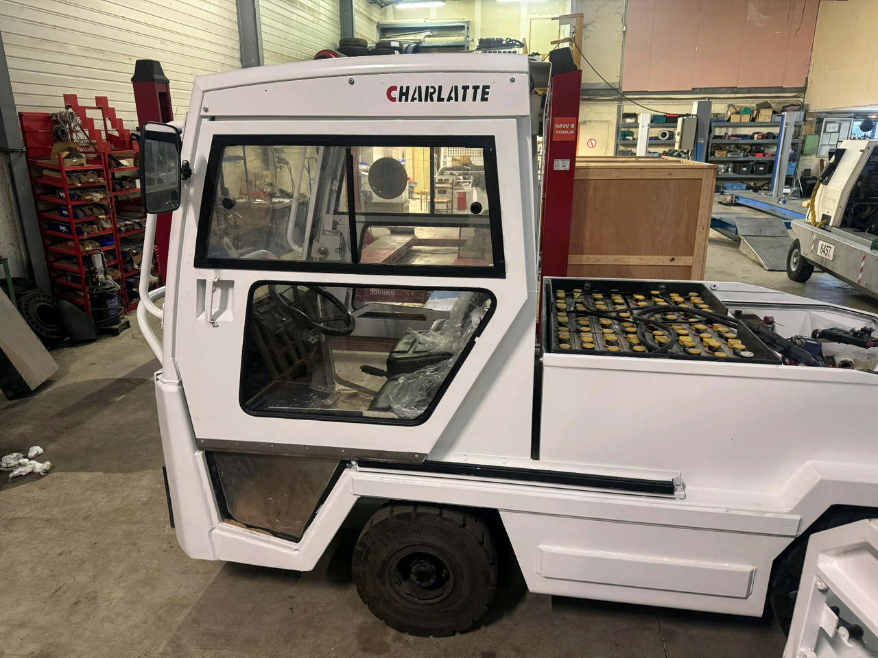 Charlatte 2012 - Baggage tractor: picture 2 Charlatte 2012 - Baggage tractor: picture 2