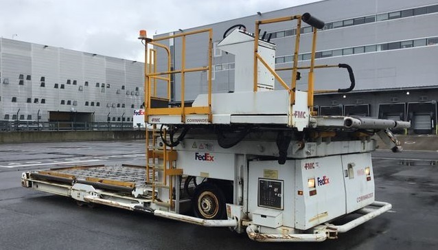 Lower Deck Loader FMC Commander 15 Wide - Aircraft cargo loader: picture 2 Lower Deck Loader FMC Commander 15 Wide - Aircraft cargo loader: picture 2