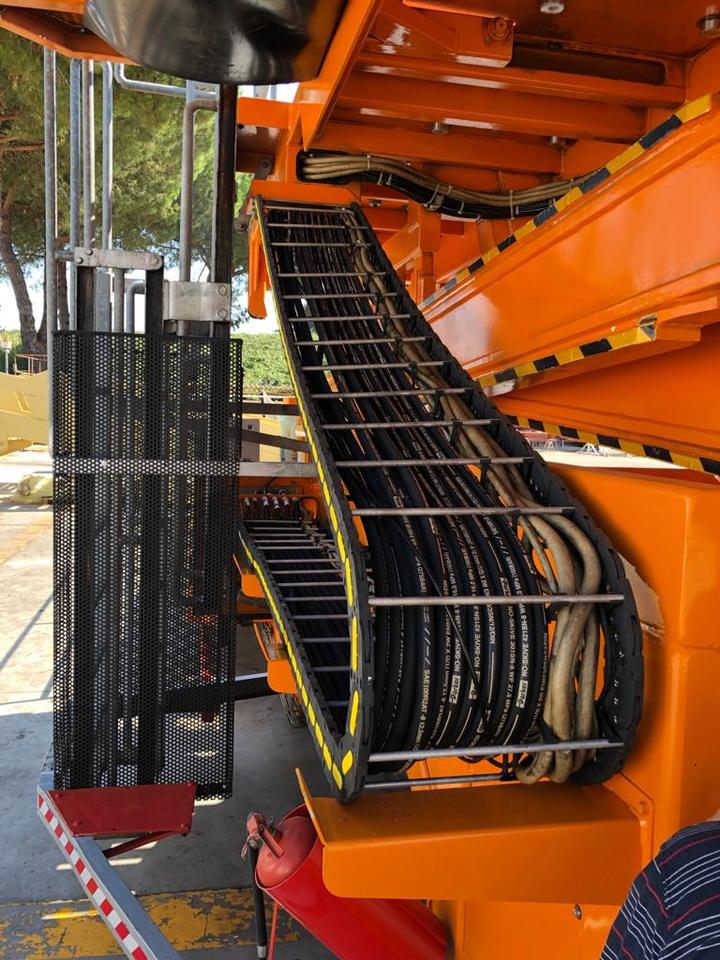 Main Deck Loader Aviogei 20 tons 2PU2000 - Aircraft cargo loader: picture 2 Main Deck Loader Aviogei 20 tons 2PU2000 - Aircraft cargo loader: picture 2